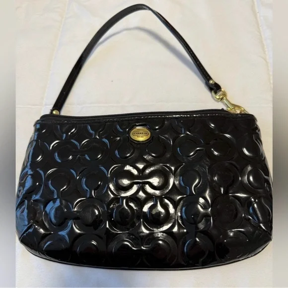 Gorgeous Y2k Liquid Glossy Black Coach pouch Baguette - Picture 3 of 8